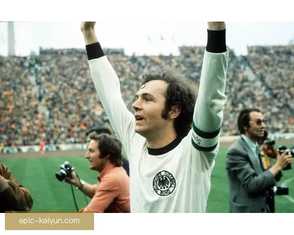 贝肯鲍尔战术贡献引发持续关注，助力现代足球战术演变